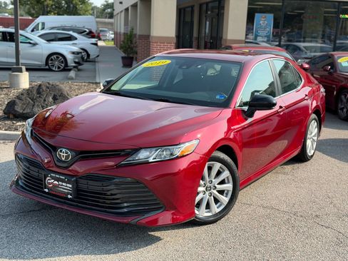 Used 2019 Toyota Camry LE FWD image 2