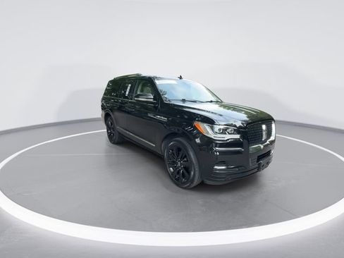 Certified 2022 Lincoln Navigator Reserve AWD/4WD image 2