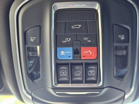 New 2025 Jeep Grand Cherokee Limited w/ Luxury Tech Group II image 19