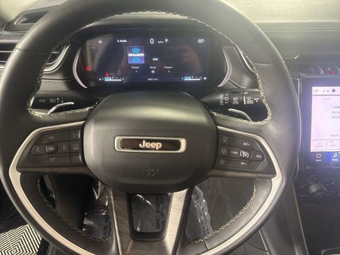 Used 2024 Jeep Grand Cherokee Limited w/ Luxury Tech Group II AWD/4WD image 13