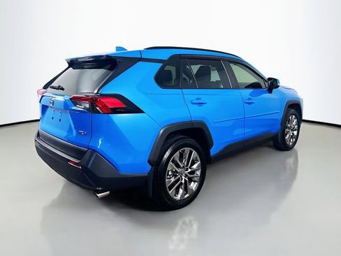Used 2019 Toyota RAV4 XLE Premium FWD image 9