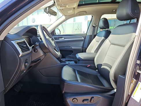 Certified 2022 Volkswagen Atlas SE w/ Panoramic Sunroof Package image 11