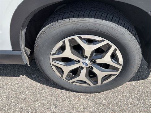 Used 2019 Subaru Forester Premium AWD/4WD image 5