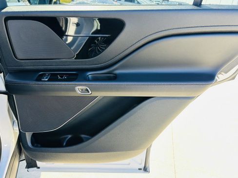 Used 2023 Lincoln Aviator AWD w/ Premium Package image 33