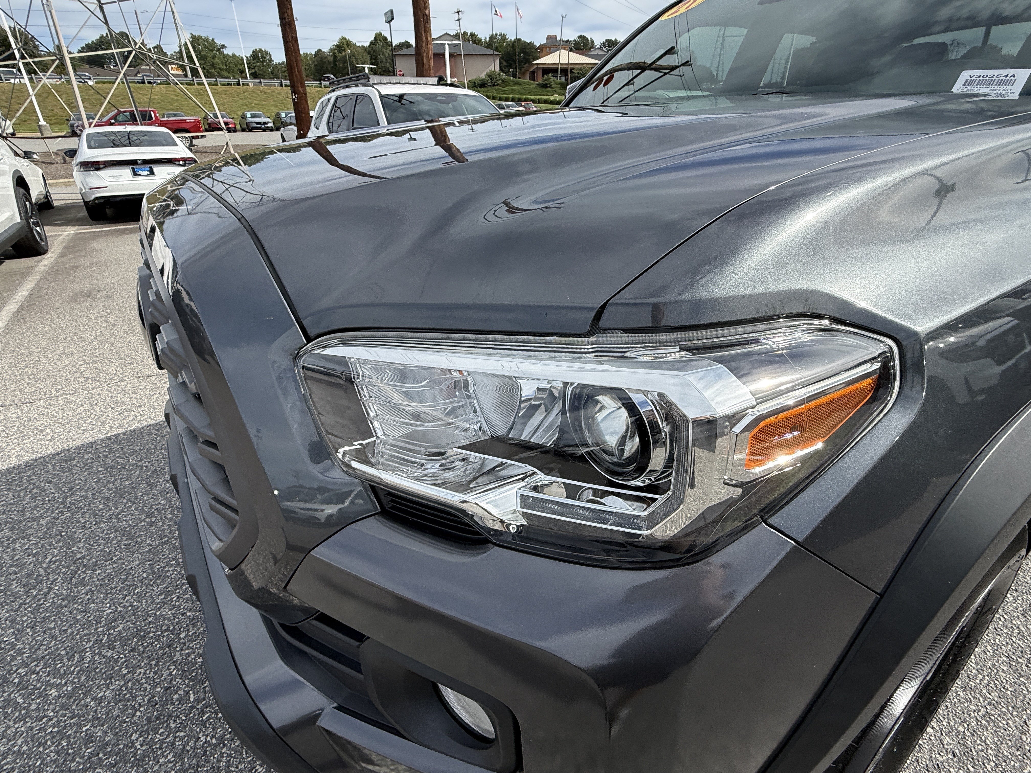 Used 2021 Toyota Tacoma TRD Off-Road w/ Technology Package AWD/4WD image 6