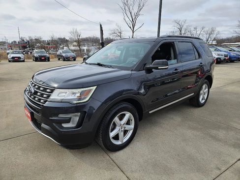 Used 2017 Ford Explorer XLT w/ Equipment Group 202A AWD/4WD image 3