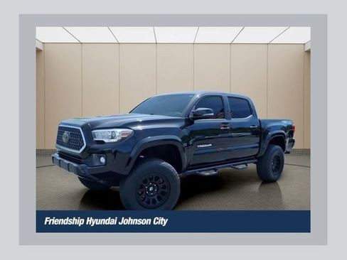 Used 2018 Toyota Tacoma TRD Sport AWD/4WD image 1