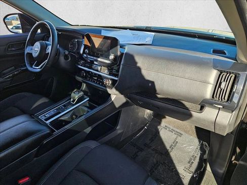 Used 2024 Nissan Pathfinder SV image 20