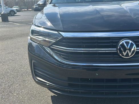 Certified 2023 Volkswagen Jetta SE w/ Panoramic Sunroof Package image 10