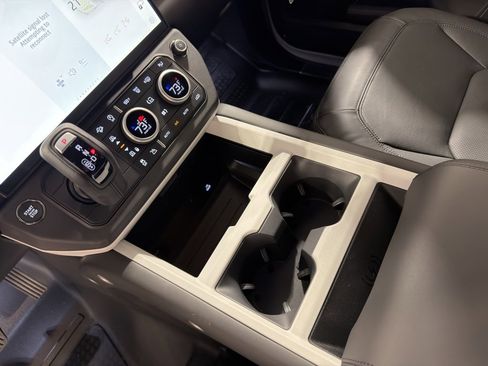 New 2026 Land Rover Defender 110 X-Dynamic SE image 17