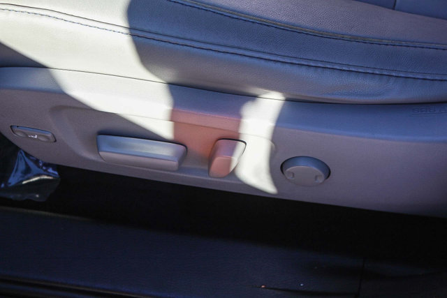 Used 2018 Toyota Highlander XLE w/ Carpet Mat Package (TMS) FWD image 27