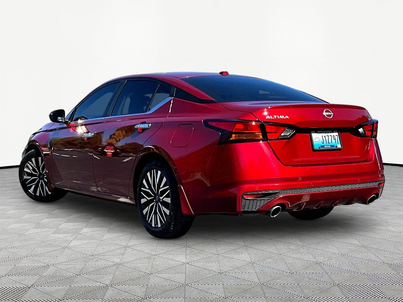 Used 2024 Nissan Altima 2.5 SV w/ SV Premium Package FWD image 4