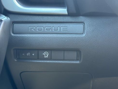 Used 2024 Nissan Rogue S FWD image 17