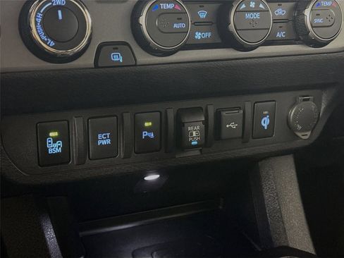 Certified 2023 Toyota Tacoma TRD Off-Road w/ Technology Package AWD/4WD image 24
