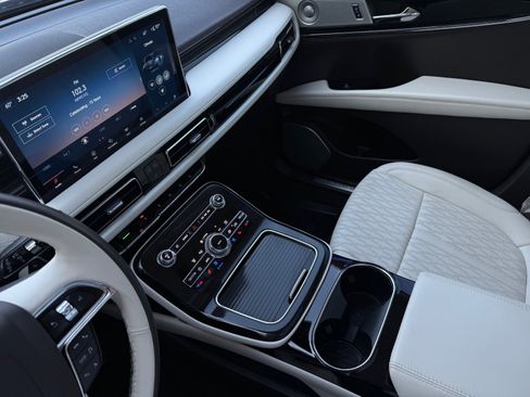 Used 2022 Lincoln Nautilus Black Label w/ Class II Trailer Tow Package image 27