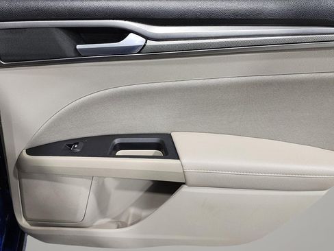 Used 2018 Ford Fusion SE w/ Fusion SE Technology Package image 32