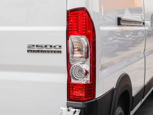 Used 2025 RAM ProMaster 2500 w/ Convenience Group FWD image 7