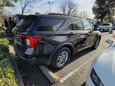 Used 2025 Ford Explorer Active image 10
