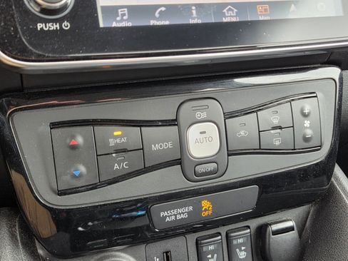 Used 2018 Nissan Leaf SV w/ SV All Weather Package image 33