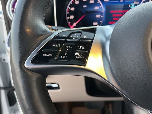 Used 2025 Mercedes-Benz GLC 300 4MATIC image 21