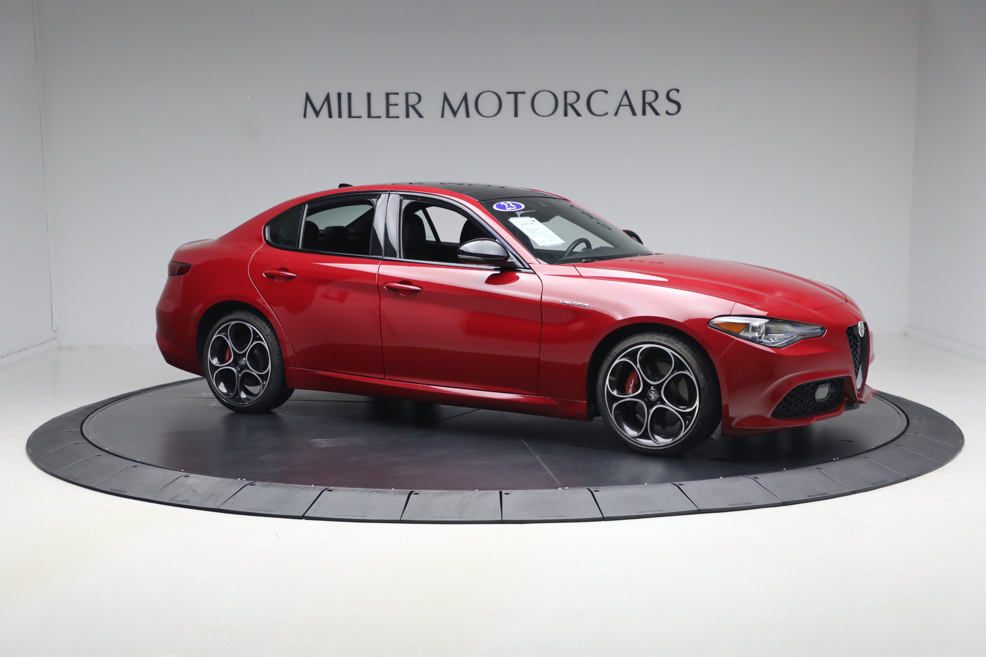 Used 2023 Alfa Romeo Giulia Veloce AWD/4WD image 10
