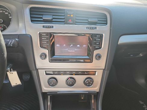 Used 2015 Volkswagen Golf 4-Door FWD image 19
