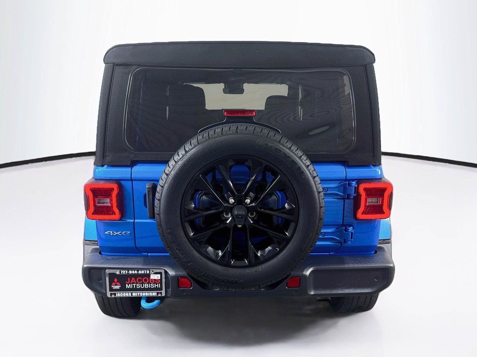 Used 2024 Jeep Wrangler Unlimited Sahara w/ Technology Group AWD/4WD image 5