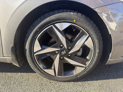 Used 2023 Hyundai Elantra SEL w/ Convenience Package image 28