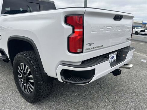 Used 2024 Chevrolet Silverado 2500 High Country w/ High Country Premium Package image 12