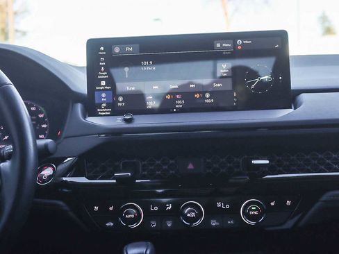 Used 2023 Honda Accord Touring image 12