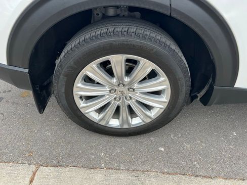 Used 2023 Ford Explorer King Ranch w/ Technology Package image 11