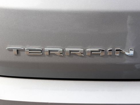 Used 2024 GMC Terrain SLT image 59