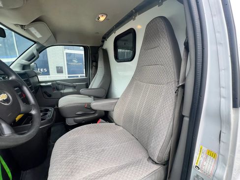 Used 2019 Chevrolet Express 2500 RWD image 19