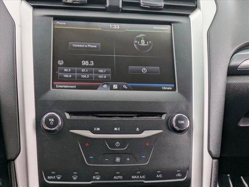 Used 2015 Ford Fusion SE image 19