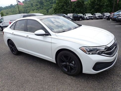 Used 2024 Volkswagen Jetta SE w/ Panoramic Sunroof Package FWD image 8