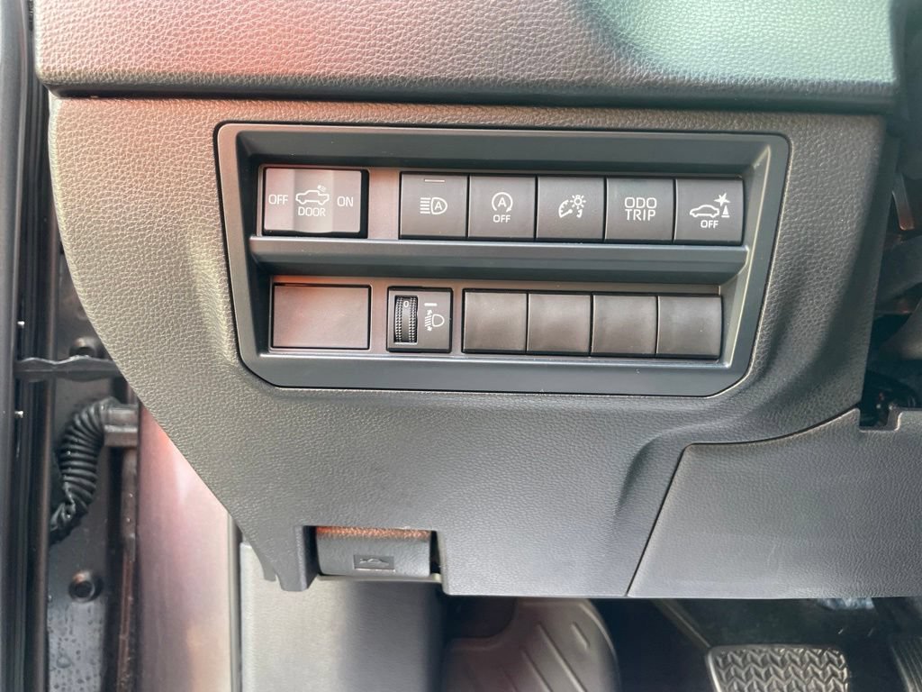 Used 2025 Toyota Tundra SR5 w/ SR5 Convenience Package AWD/4WD image 18