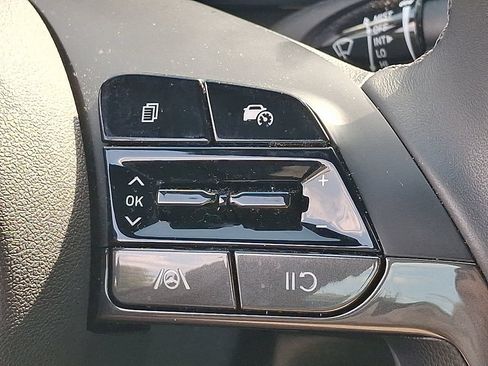 Used 2025 Hyundai Elantra SEL FWD image 23