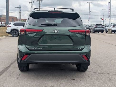 Used 2023 Toyota Highlander XLE FWD image 4