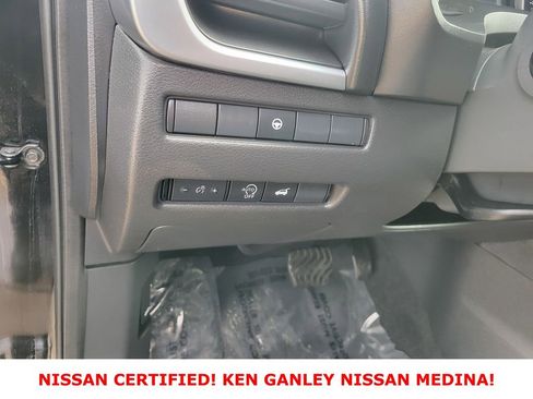 Certified 2025 Nissan Rogue SV image 34