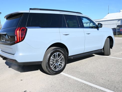 New 2026 Ford Expedition Active image 2