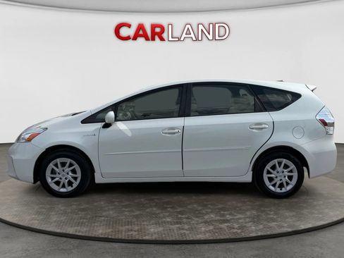 Used 2014 Toyota Prius V Three FWD image 2