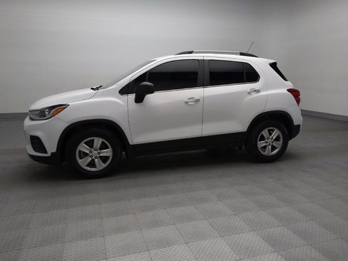 Used 2019 Chevrolet Trax LT w/ LT Convenience Package FWD image 2