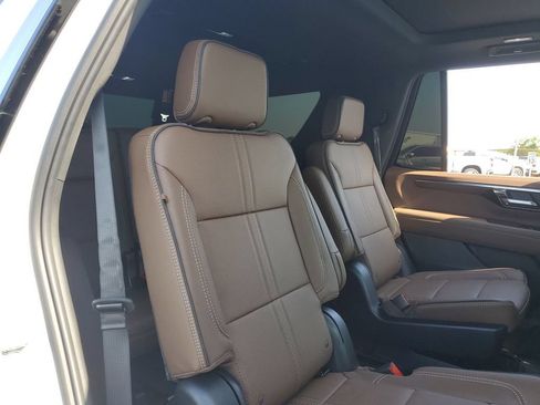 Certified 2025 Chevrolet Tahoe High Country AWD/4WD image 34