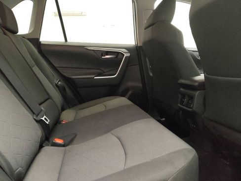 Used 2019 Toyota RAV4 XLE FWD image 19