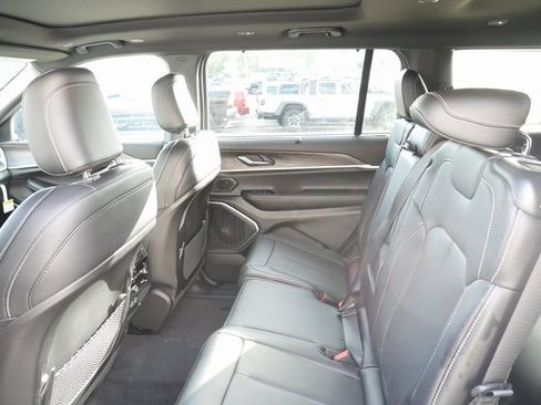 New 2025 Jeep Grand Cherokee L Limited w/ Luxury Tech Group II image 25