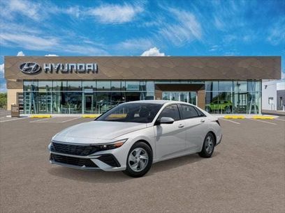 New 2025 Hyundai Elantra SE