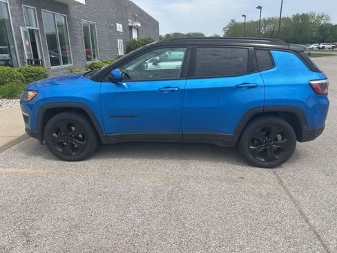 Used 2018 Jeep Compass Latitude w/ Popular Equipment Group AWD/4WD image 5