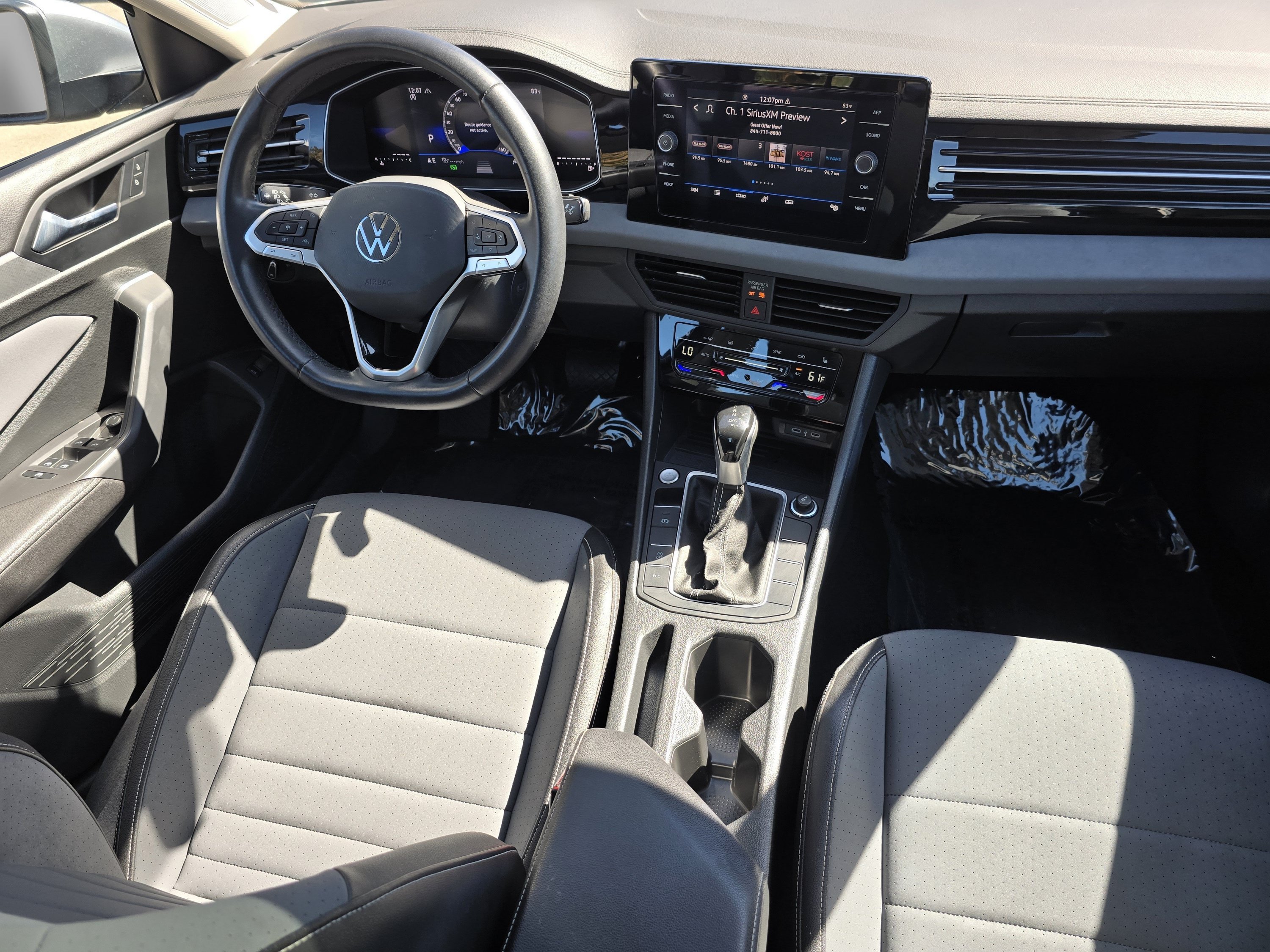 Used 2025 Volkswagen Jetta SE FWD image 30