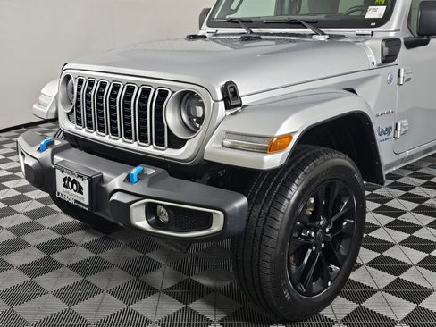 Used 2024 Jeep Wrangler Unlimited Sahara AWD/4WD image 10