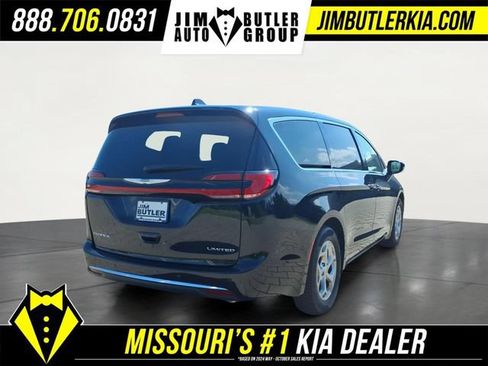 Used 2024 Chrysler Pacifica Limited FWD image 28